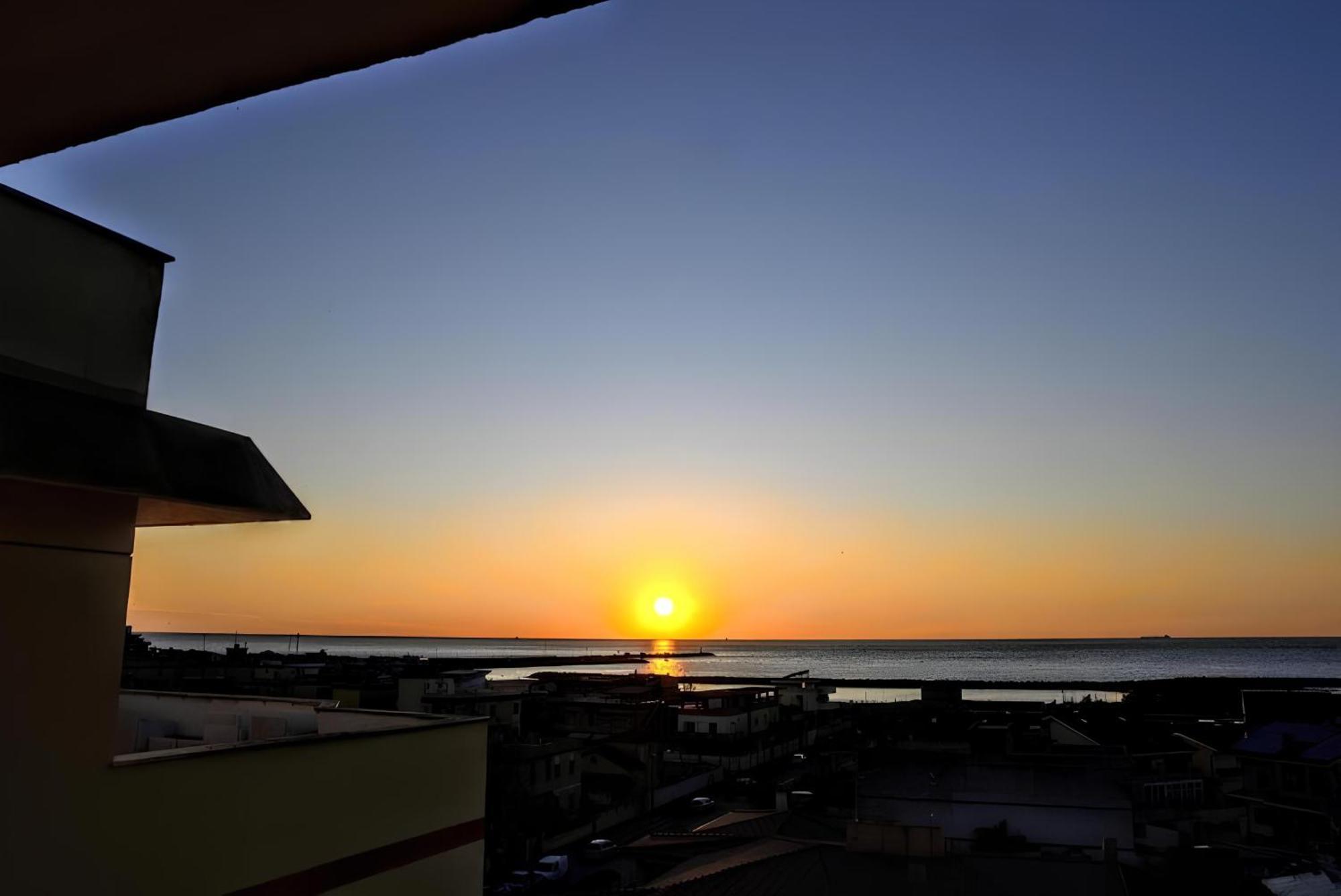 Appartamento Vuel Sea View House -10 Minutes From The Airport Fiumicino Esterno foto